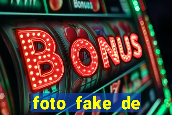 foto fake de menina no espelho cabelo cacheado